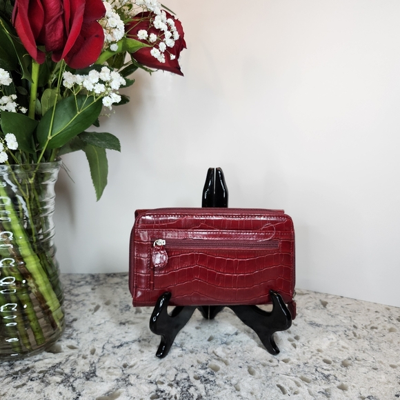 Women MUNDI Red Patent Faux Leather Alligator Zipper Flap Clutch Wallet - Picture 5 of 11